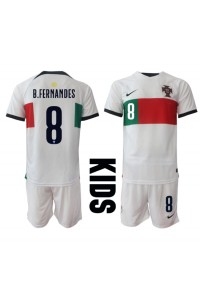 Portugal Bruno Fernandes #8 Babytruitje Uit tenue Kind WK 2022 Korte Mouw (+ Korte broeken)